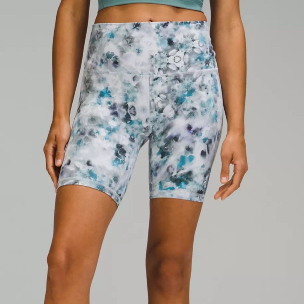 Lululemon align shorts, 8”, size 6, Kaleidofloral Multi blue, LIKE NEW